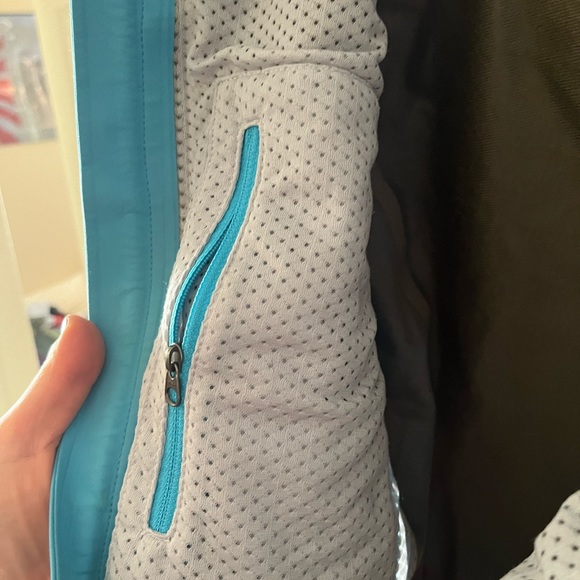 Mountain Hard Wear Women’s Waterproof Jacket - Picture 6 of 8